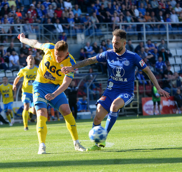 Sigma zaplatila agentům přes pět milionů