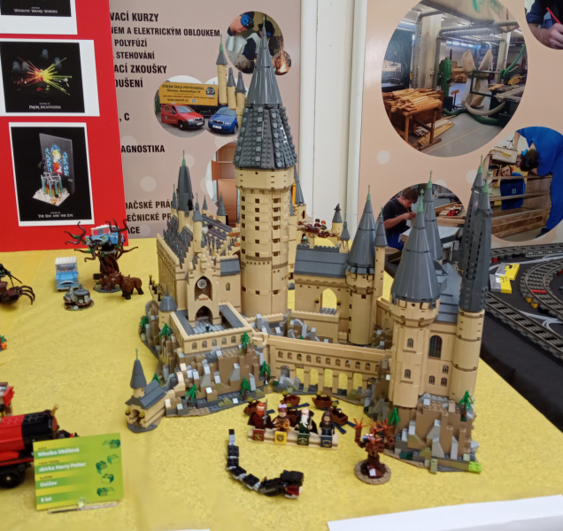 FOTO: LEGO kostky ovládly olomouckou střední školu