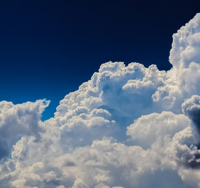 Nedělní počasí bude teplé, ale s deštěm