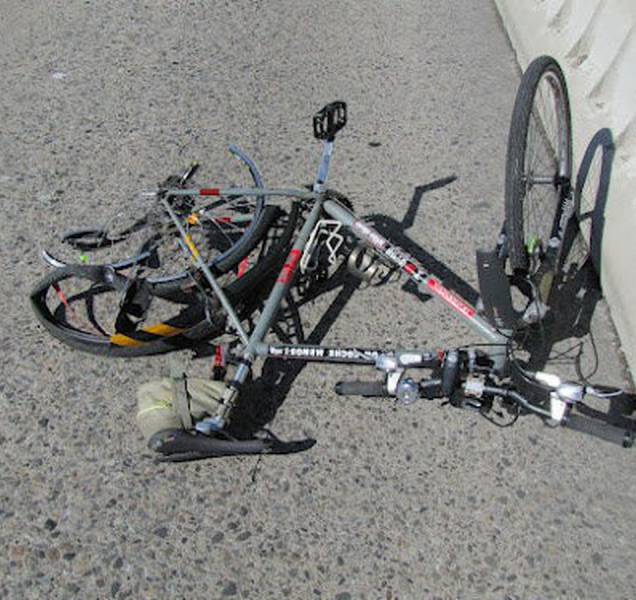 Cyklistku srazil opilec na kole, policie ho hledá