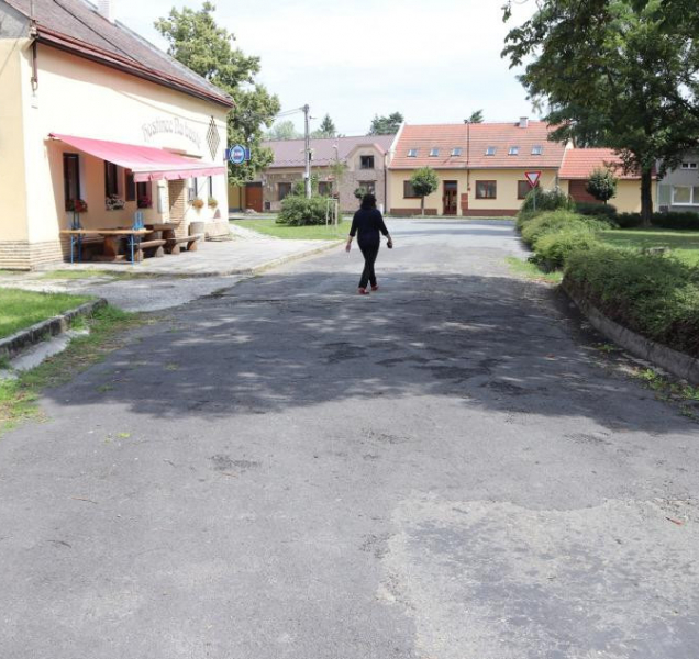 Lověšice čeká oprava silnice a chodníků, místní si přispějí