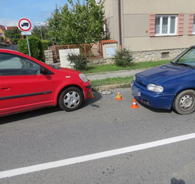 Na Jižní ulici se střetla čelně dvě auta