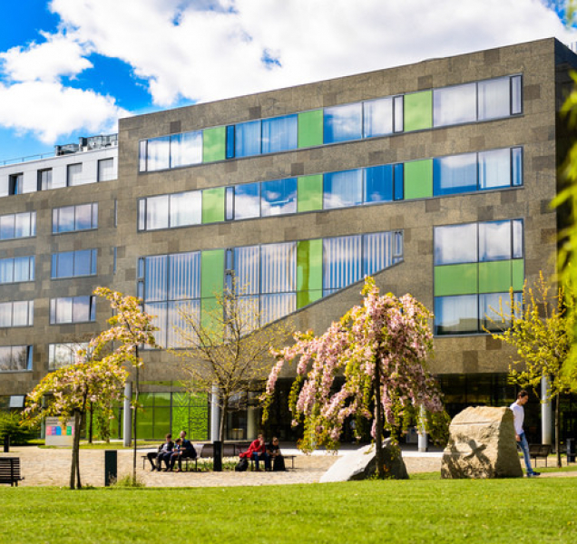 Podle bývalého děkana přírodovědy fakulta Farmak nepoškozuje