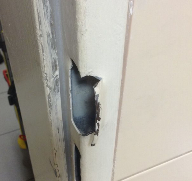 Muž z Ostravy vykopl dveře u doktora v Olomouci