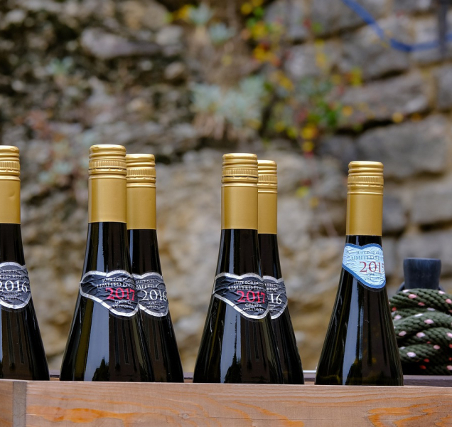 Dvě mladé ženy kradly v nákupáku věci od šperků po alkohol