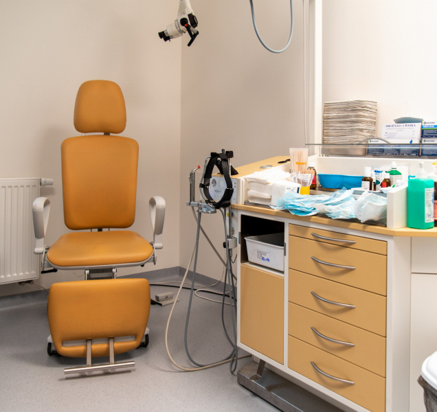 V areálu fakultní nemocnice probíhá čilý pracovní ruch