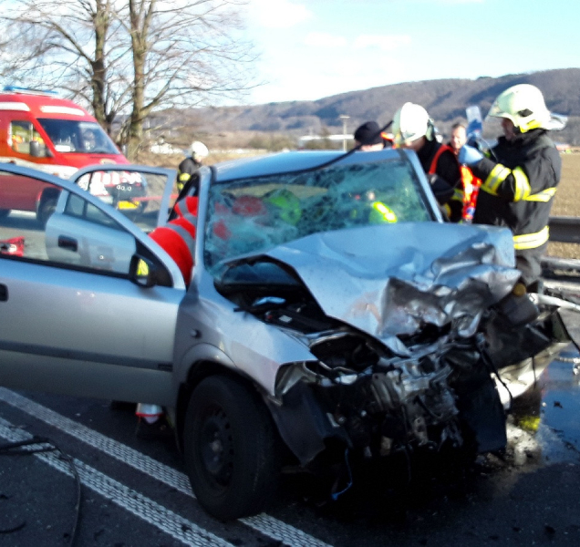 Krajští hasiči loni zachránili přes 2000 lidí