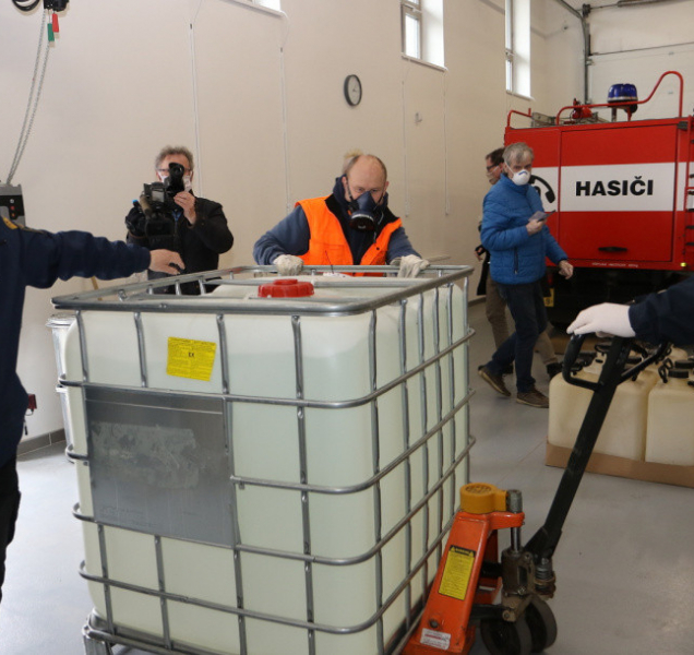 Do Olomouce dorazila tisícovka litrů dezinfekce pro potřebné