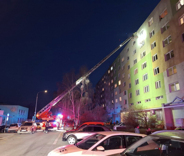 Požár balkonu na Nových Sadech zaměstnal hasiče