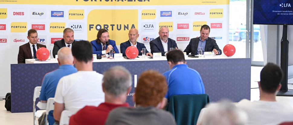 Ligový fotbal startuje sezónu s diváky na tribunách