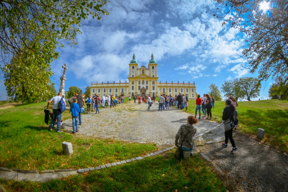 Romská pouť opět na Svatém Kopečku! Mši odslouží biskup Malý