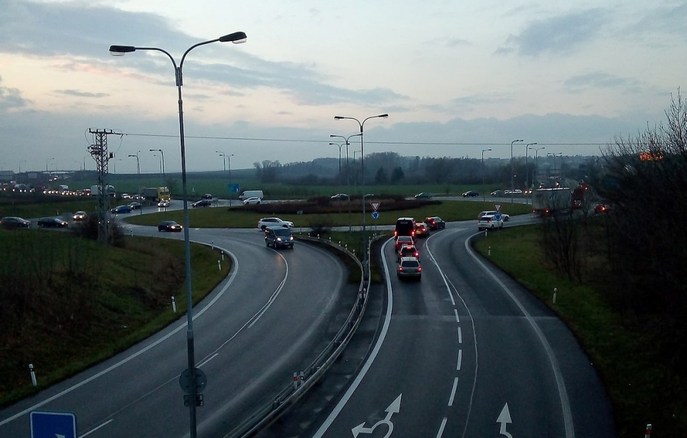 U Globusu došlo k bouračce, dálnice uzavřená