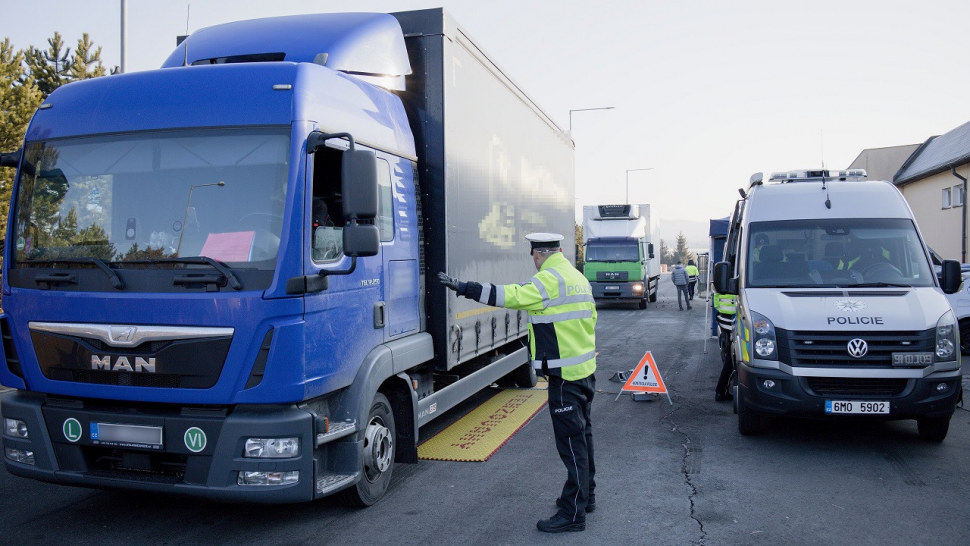 Dopravně bezpečnostní akce: Policisté řešili stovky přestupků