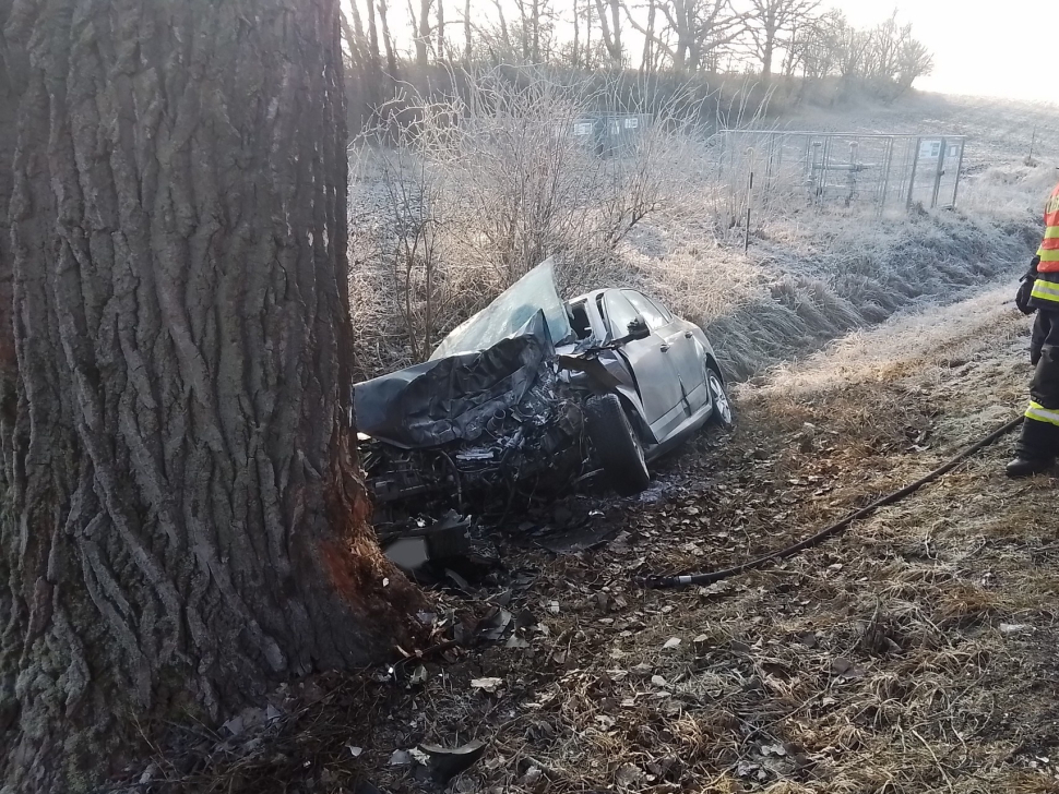 Řidič při nehodě zemřel. Policie hledá svědky tragédie