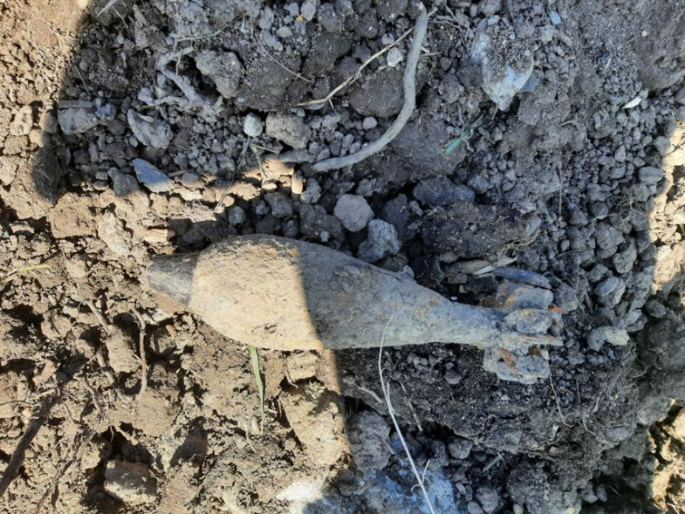 Nebezpečný nález: pyrotechnik potvrdil, že jde o dělostřelecký granát