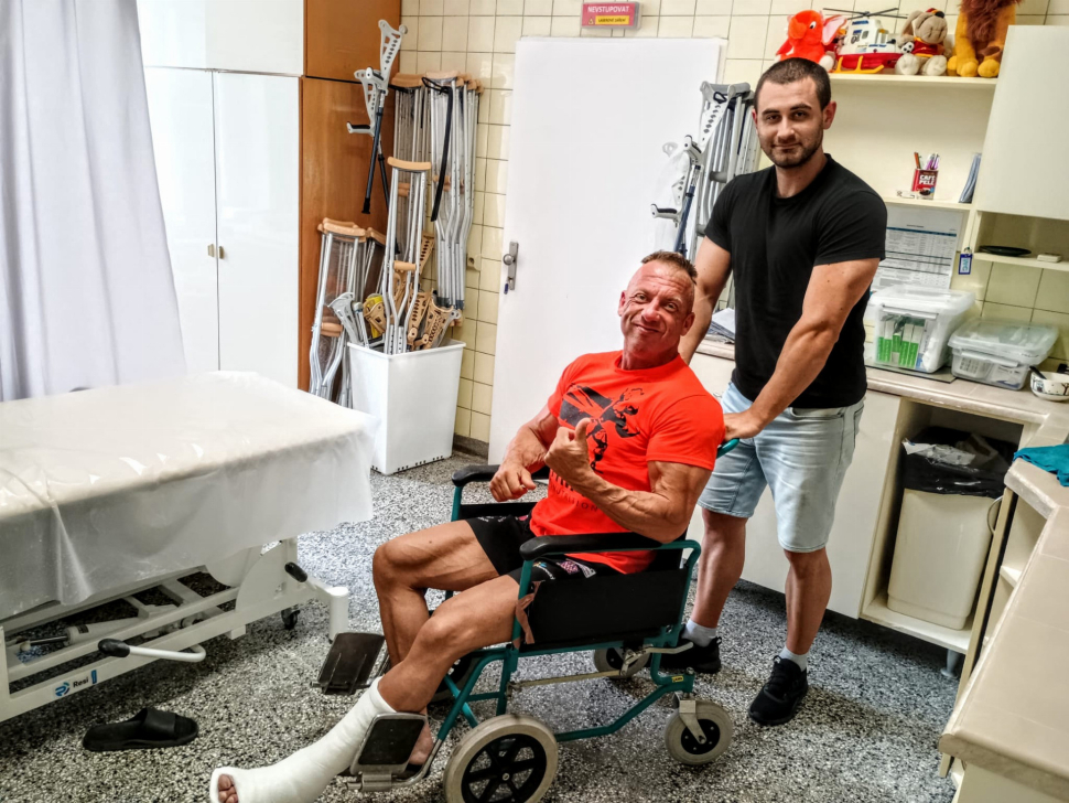 Cestu do Ameriky komplikují kulturistovi utržené šlachy