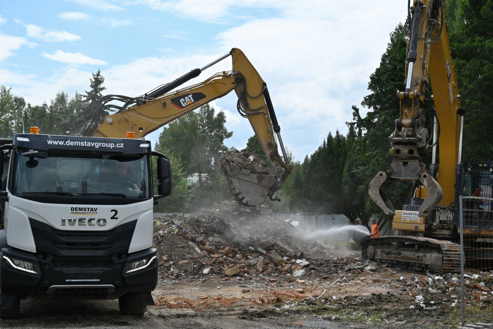 Zchátralé budovy v Hranicích ustoupily novému lesoparku
