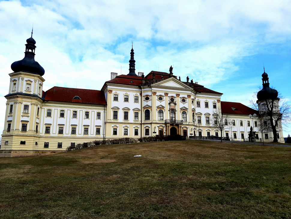 Vojenská nemocnice chce nabídnout svá lůžka infikovaným